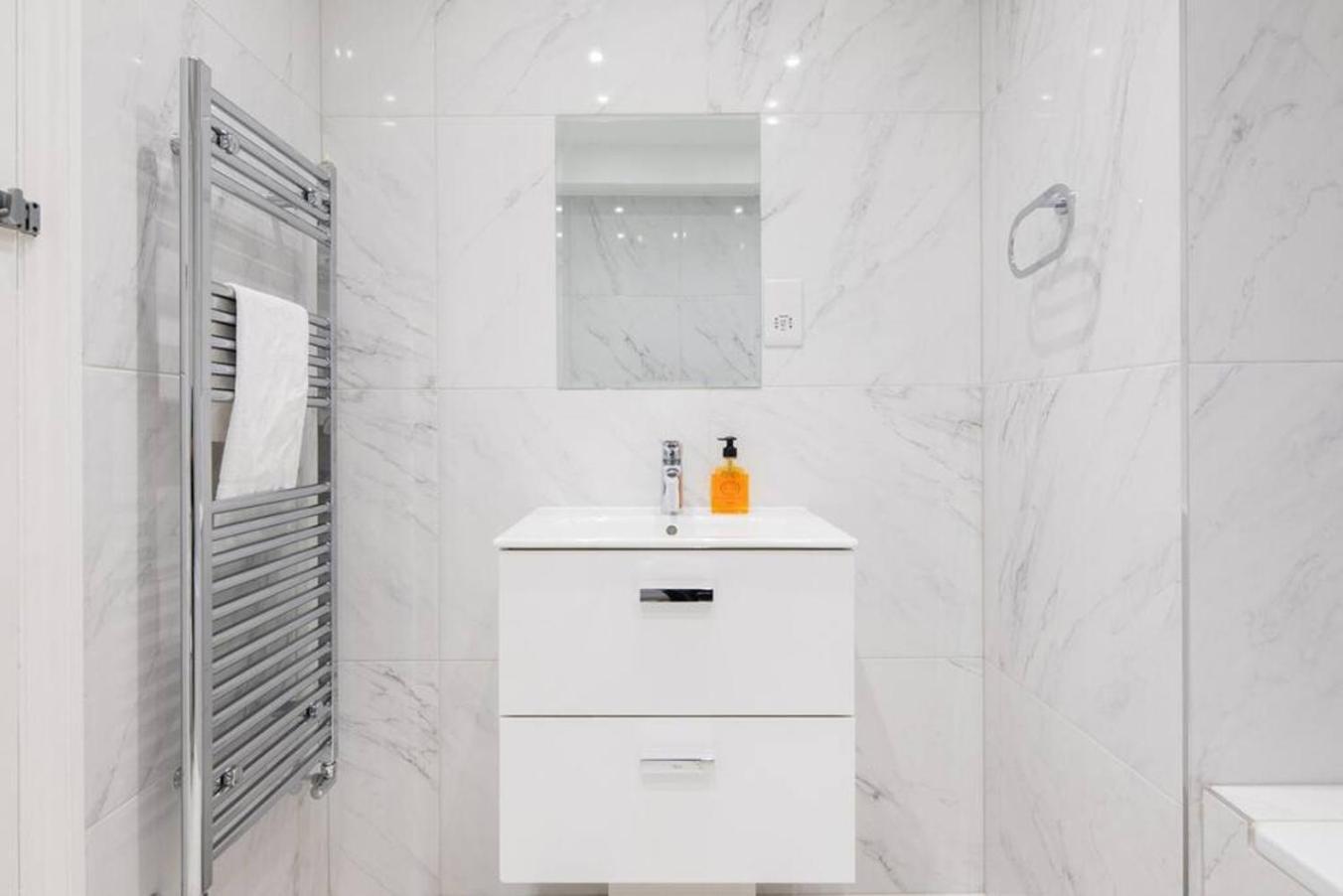 דירות לונדון Steps From Hyde Park 2Br 2Bath Sleeps 6 מראה חיצוני תמונה